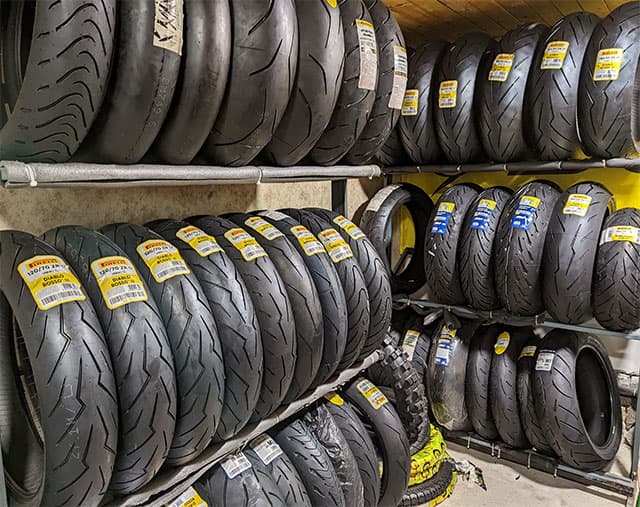 мото-гуми Dunlop Bridgestone Avon Heidenau Michelin